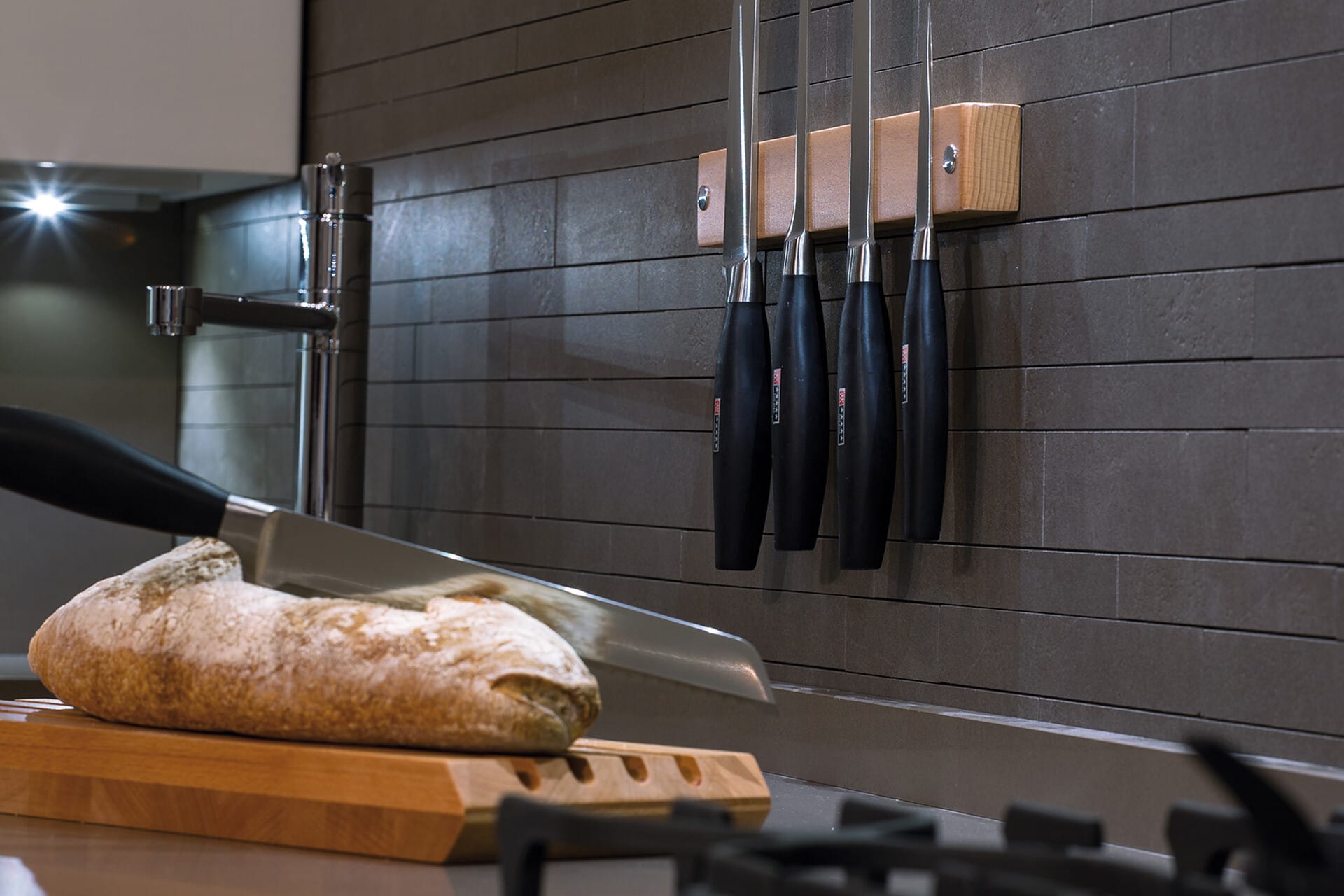 Tagliere raccoglibriciole in faggio per pane