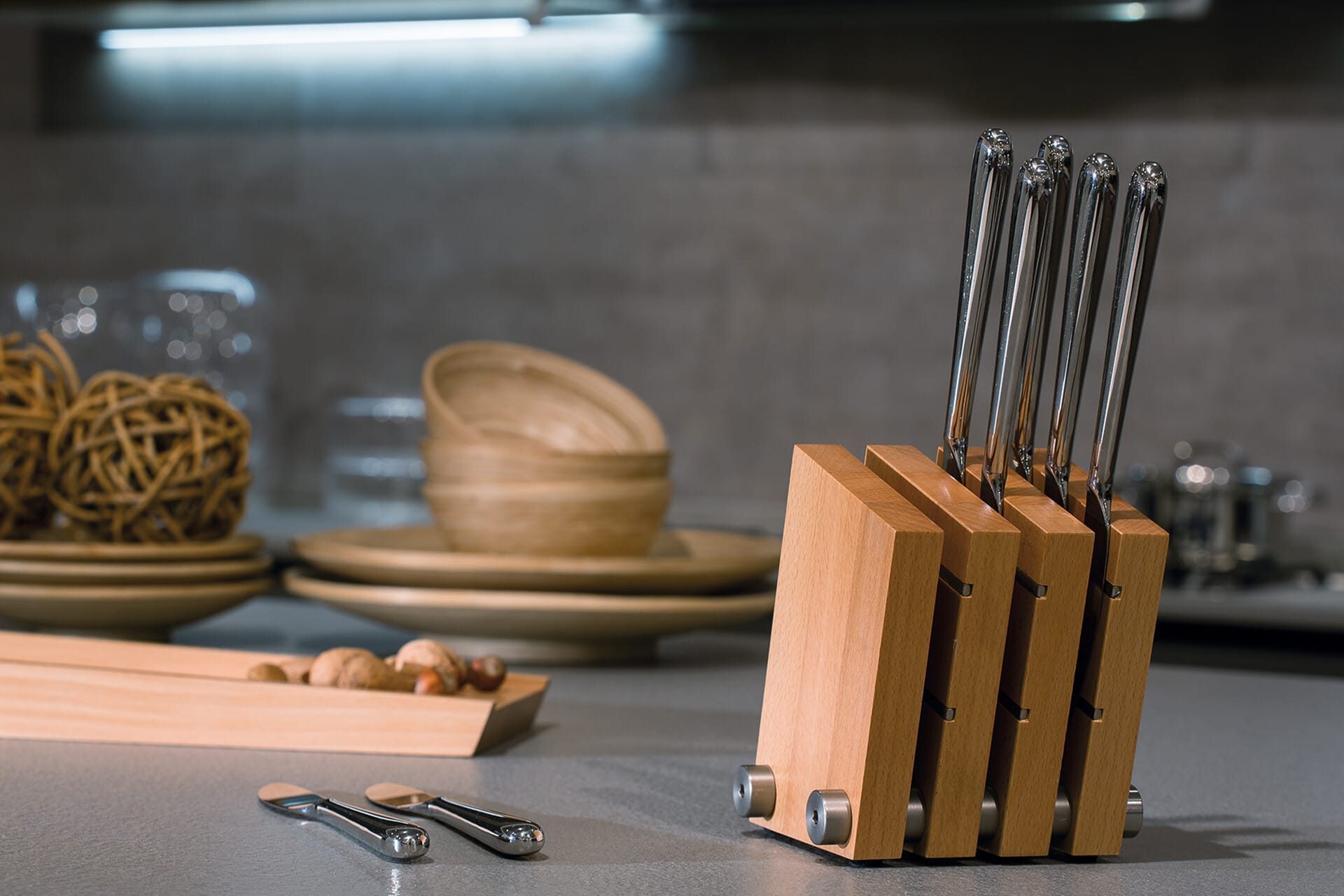 Ceppo portacoltelli magnetico per bistecca