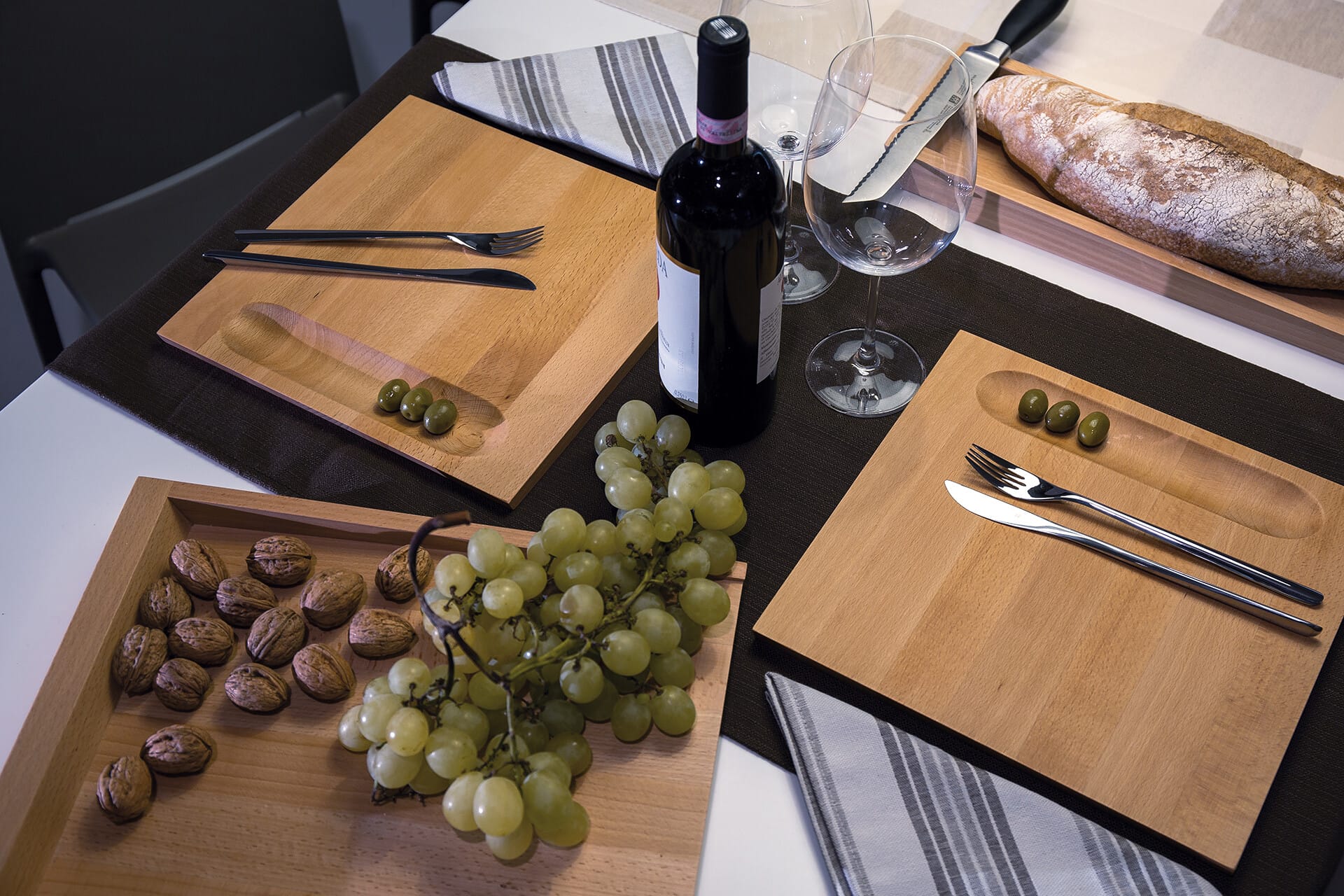 Tagliere piatto con scanalatura in faggio