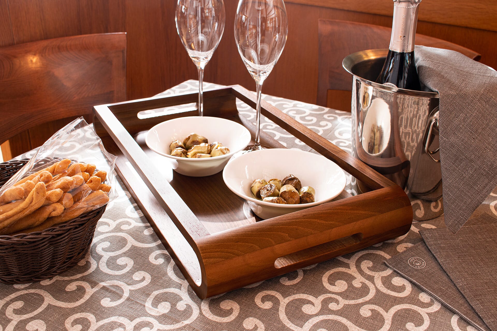 Vassoio contenitore grande curvo in noce naturale